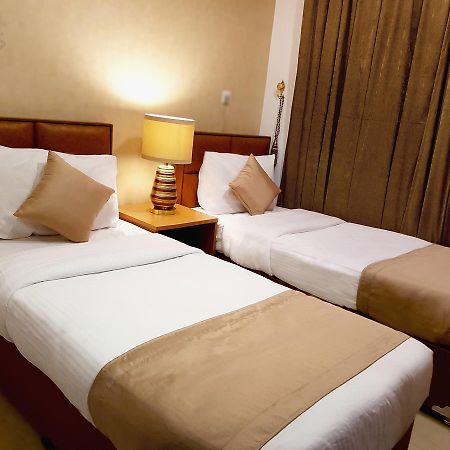 Al Muhanna Plaza Luxury Plus Salmiya Buitenkant foto